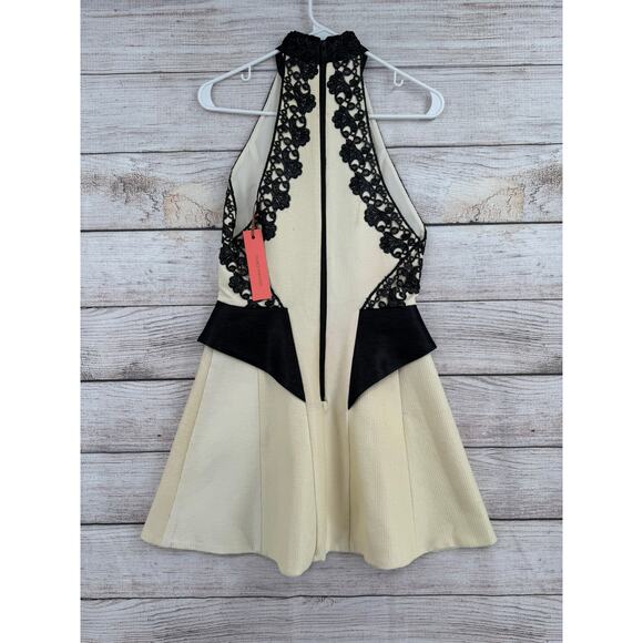Manning Cartell Enamel Peplum Crochet Cocktail Dress Womens 10 Cream Black NEW - Picture 2 of 14